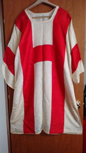Cream Damask Dalmatic.jpg